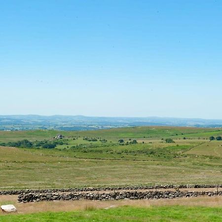 Вилла Dartmoor Barn On North Hessary Tor Йелвертон Экстерьер фото